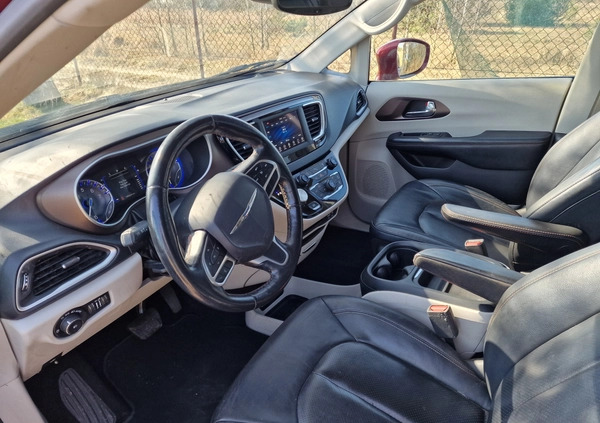 Chrysler Pacifica cena 59900 przebieg: 145000, rok produkcji 2019 z Lubartów małe 191